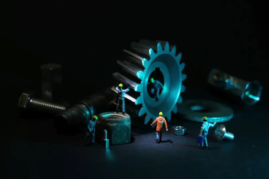 Zdemontowane koło dwumasowe z widocznymi mechanizmami sprężynowymi na stole warsztatowym.